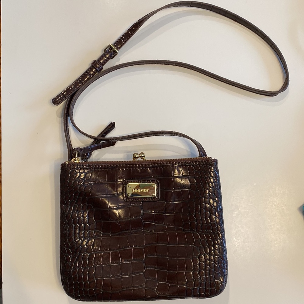 Brown Nine West Kiss-PopTop Crossbody Croc Alligator Bag Long Strap Compartments